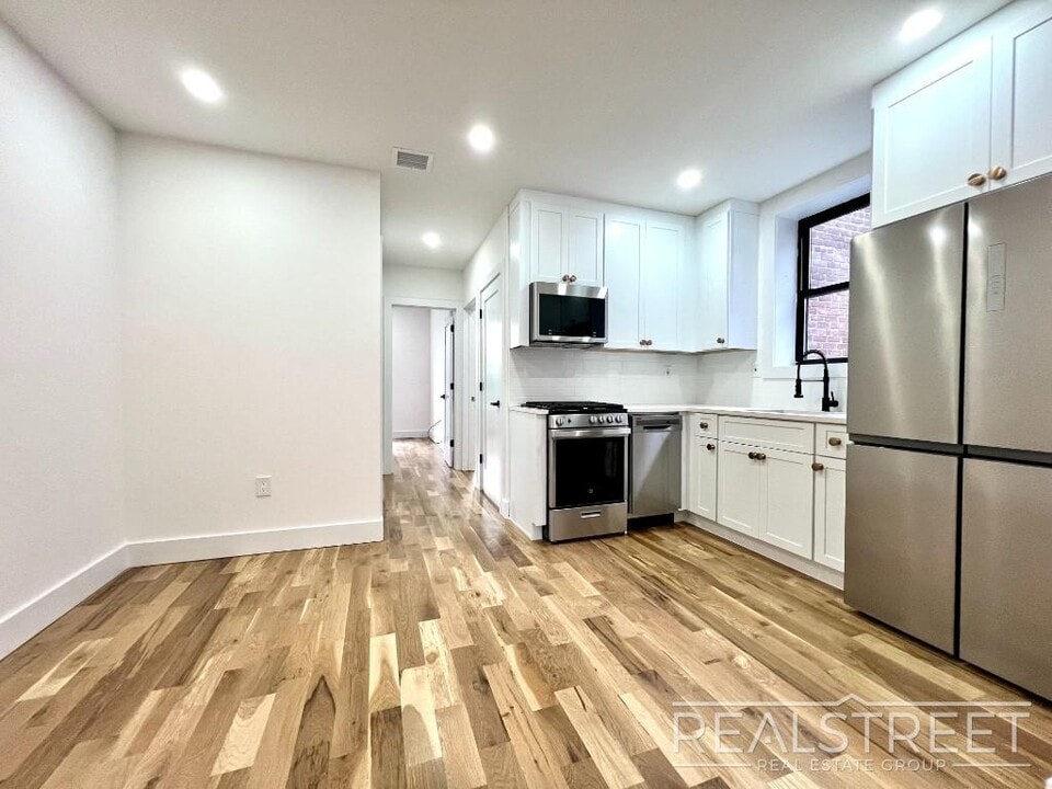 BRAND NEW 4 Bed 3 Bath + W/D & DW in unit in Brooklyn, NY - Building Photo