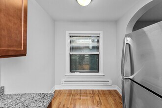 550 W Arlington Pl, Unit 106 in Chicago, IL - Building Photo - Building Photo
