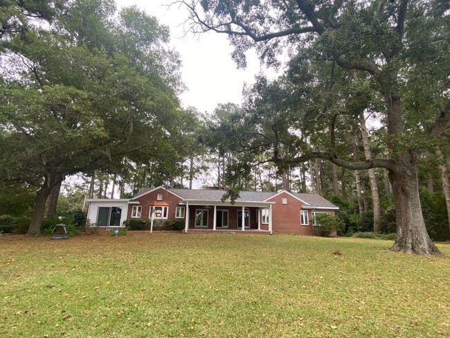 property at 804 Madam Moores Ln