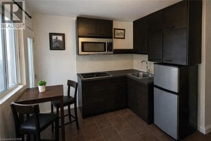 237 James St N in Hamilton, ON - Building Photo