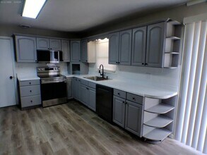 2815 S Hawthorne Ave in Independence, MO - Building Photo - Building Photo