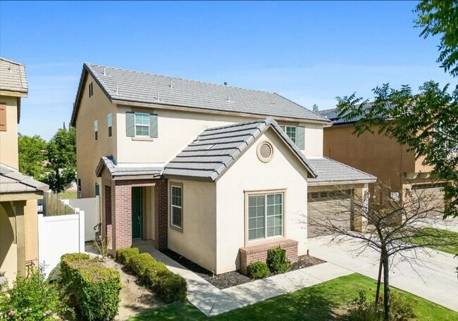 1910 Holt Rinehart Ave in Bakersfield, CA - Building Photo - Building Photo