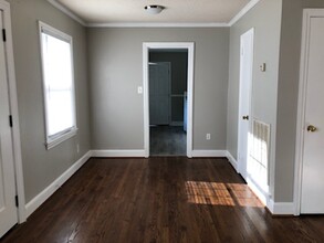 2406 Rowe St in Greensboro, NC - Foto de edificio - Building Photo