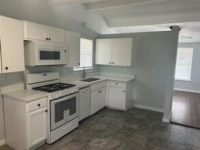 710 E Daugherty Dr in Garland, TX - Foto de edificio - Building Photo
