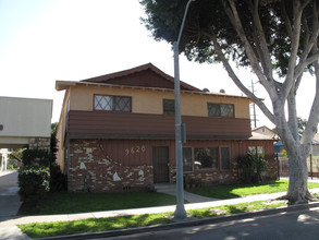 9628 Dearborn Ave in South Gate, CA - Foto de edificio - Building Photo