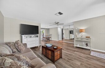 7213 Isle Dr in Port Richey, FL - Building Photo - Building Photo