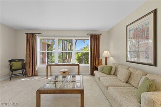 2261 Kings Lake Blvd in Naples, FL - Building Photo - Building Photo