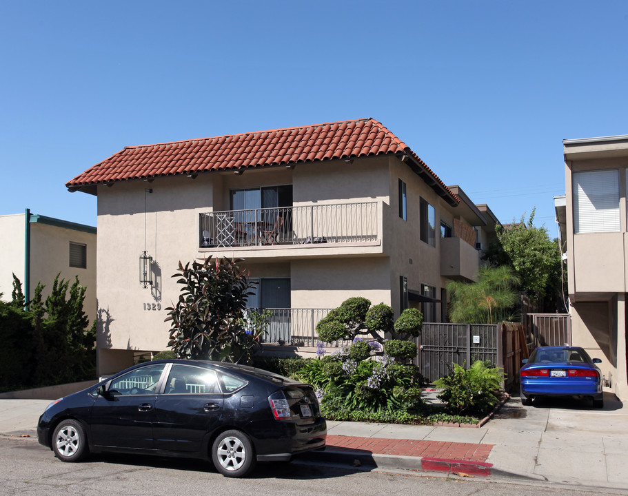 1329 Barry Ave in Los Angeles, CA - Building Photo