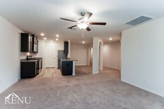 10474 Sweetwater Creek Dr in Cleveland, TX - Building Photo - Building Photo