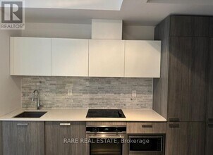 50 Charles St E in Toronto, ON - Building Photo - Building Photo