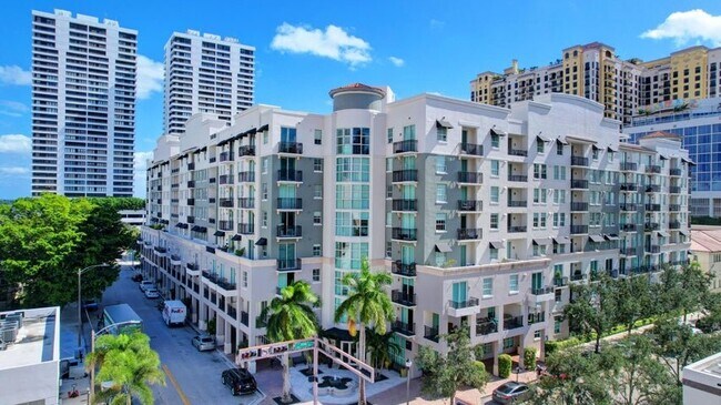 600 S Dixie Hwy in West Palm Beach, FL - Foto de edificio - Building Photo
