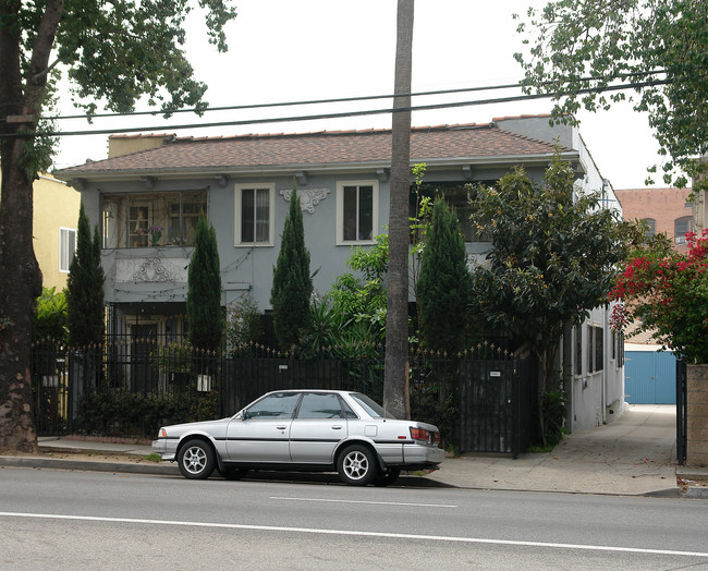 5658 Franklin Ave in Los Angeles, CA - Building Photo - Building Photo