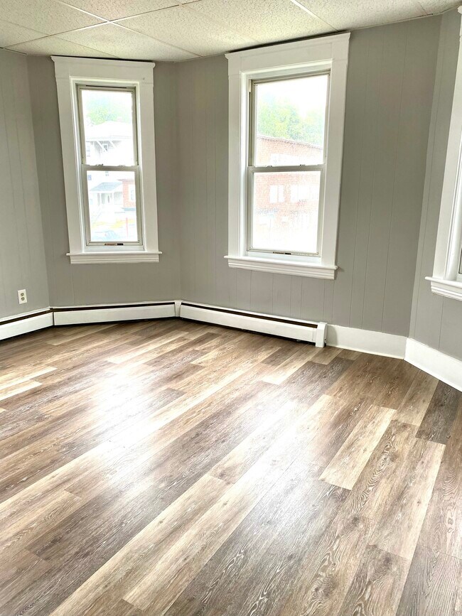 86 Hamilton St Rentals in Worcester, MA