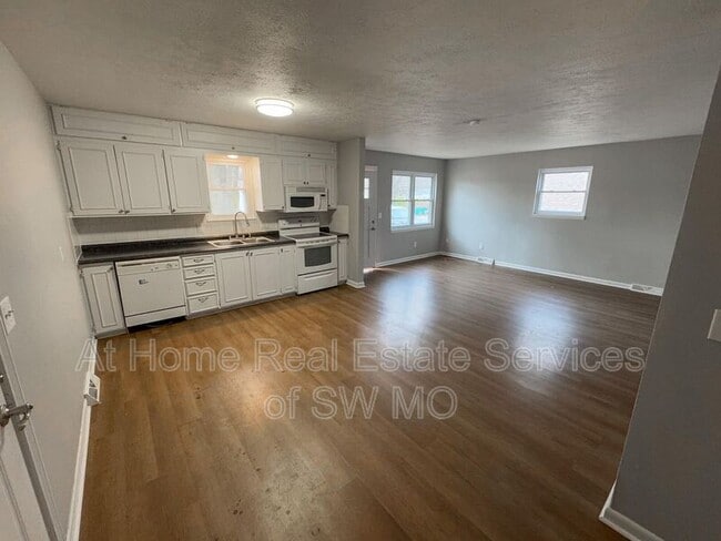 1164 S Hillcrest Ave in Springfield, MO - Building Photo - Building Photo