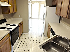 1542 Sunnymeadow Rd in Lancaster, TX - Building Photo - Building Photo