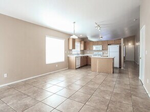 5516 Cloudy Glen St in North Las Vegas, NV - Foto de edificio - Building Photo