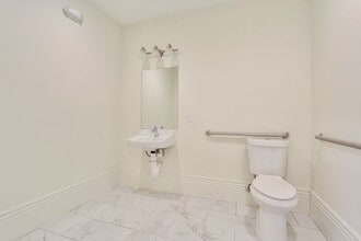 4999 Burgundy St in New Orleans, LA - Foto de edificio - Building Photo