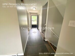 2047 Zircon St NE in Canton, OH - Building Photo - Building Photo
