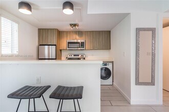 740 Meridian Ave in Miami Beach, FL - Foto de edificio - Building Photo