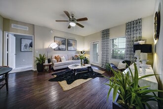 33 WEST in Davie, FL - Foto de edificio - Interior Photo