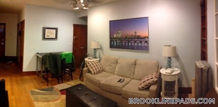 21 Gibbs St in Brookline, MA - Foto de edificio - Building Photo