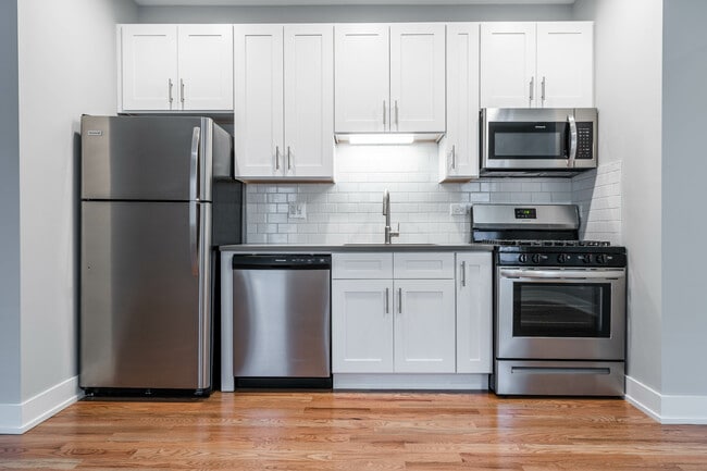 property at 2109 N Sedgwick St