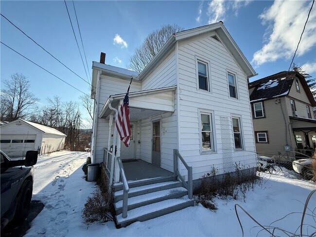 23 Burton St in Walton, NY - Building Photo - Building Photo