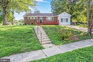 3906 Ronson Dr in Alexandria, VA - Building Photo