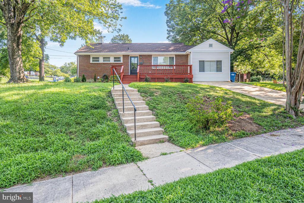 3906 Ronson Dr in Alexandria, VA - Building Photo