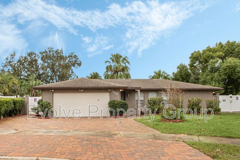 724 Forest Glen Ct in Maitland, FL - Building Photo