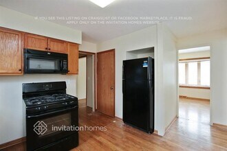 1102 Pine St in Lake In The Hills, IL - Building Photo - Building Photo