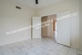 756 Cam Diestro in Oro Valley, AZ - Building Photo - Building Photo