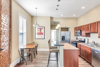 925 S Sarah St in St. Louis, MO - Building Photo - Building Photo