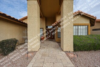 532 E Stonebridge Dr in Gilbert, AZ - Foto de edificio - Building Photo