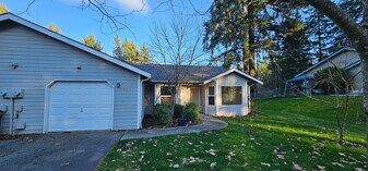 5623 Delia Ln SW in Port Orchard, WA - Building Photo