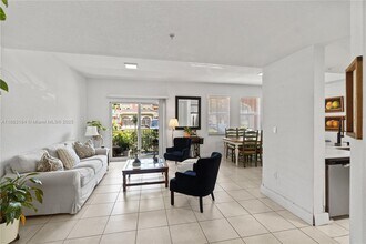 11102 NW 83rd St in Doral, FL - Building Photo - Building Photo