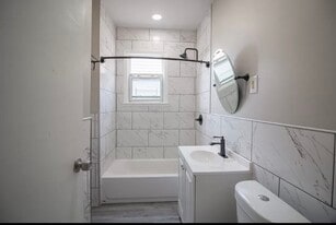 7 Sager Pl in Irvington, NJ - Building Photo