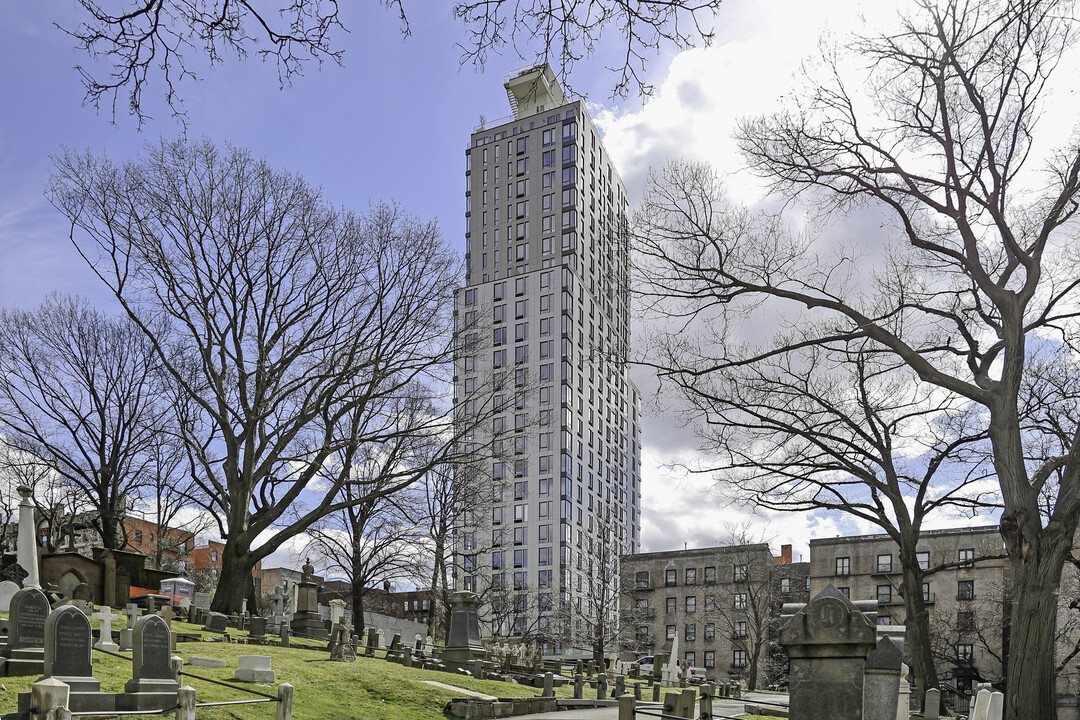 Sunrose Tower in New York, NY - Building Photo