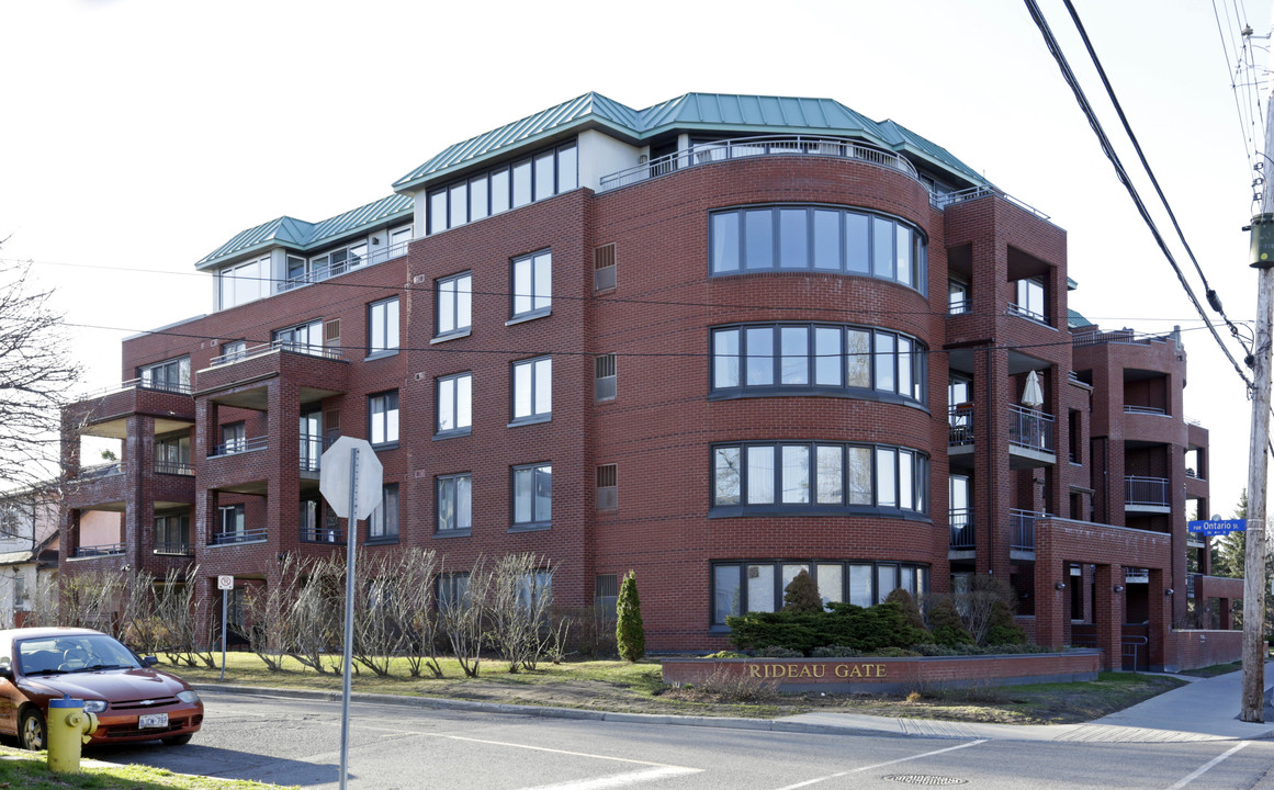 Rideau Gate in Ottawa, ON - Building Photo