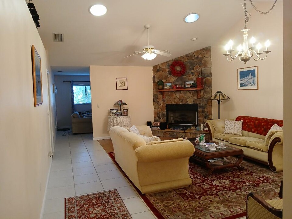 86 Oxbow Trl in Ormond Beach, FL - Foto de edificio