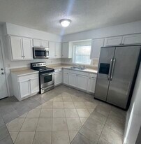 1106 Birchwood Ct, Unit 1 Apartamentos