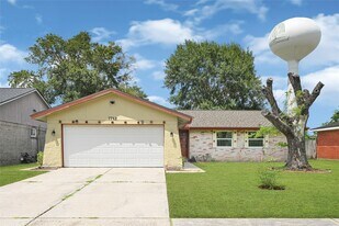 7742 Whidbey Island Dr in Houston, TX - Building Photo