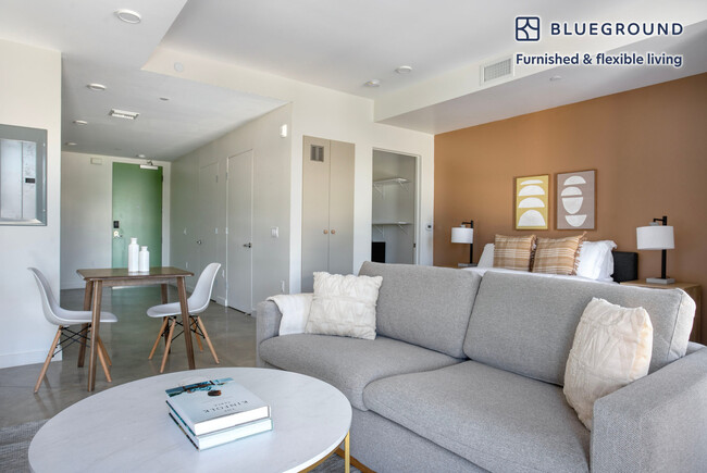 3630 Overland Ave, Unit FL4-ID1132 in Los Angeles, CA - Foto de edificio - Building Photo