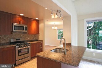 1318 Mayflower Dr in McLean, VA - Building Photo - Building Photo