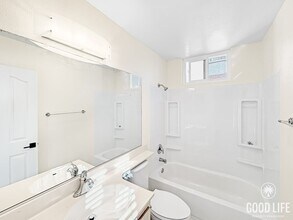 521 Arbor Dr in San Diego, CA - Foto de edificio - Building Photo