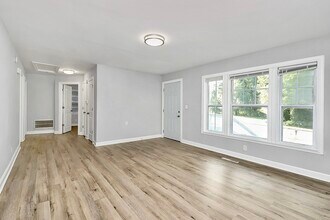 2318 Amber Crest Dr in Gastonia, NC - Foto de edificio - Building Photo