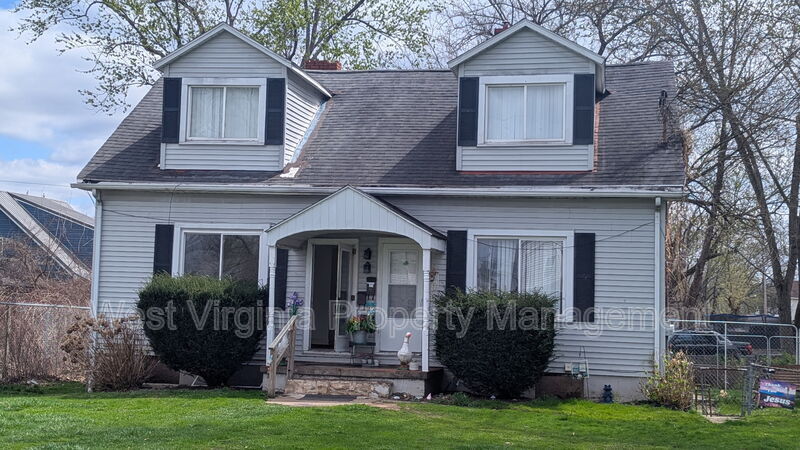 1408 1/2 St Mary's Ave in Parkersburg, WV - Building Photo