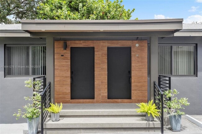 102 NE 71st St in Miami, FL - Building Photo - Building Photo