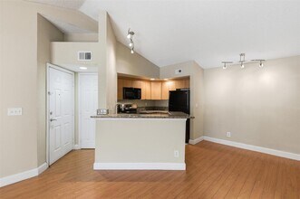 731 Vista Isles Dr, Unit 1524 in Plantation, FL - Building Photo - Building Photo