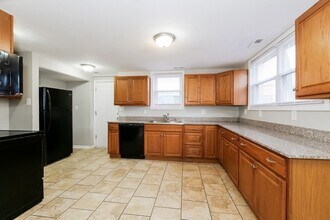 706 N Aztec Dr in Independence, MO - Building Photo - Building Photo